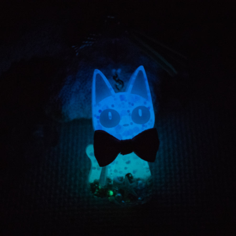 Jiji Cat Liquid Shaker Charm Keychain [Glows in the Dark]