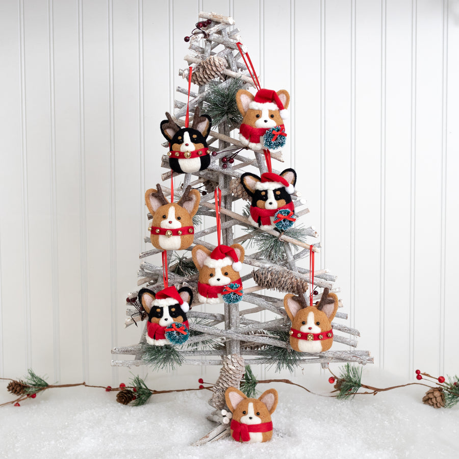 [PREORDER]  Santa Black Corgi with Wreath  Ornament